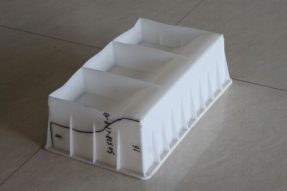 使用混凝土路側(cè)石塑料模具澆筑路側(cè)石過程中能否確定水泥混凝土配比？